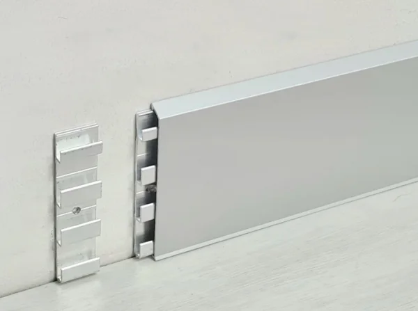 Алюминиевый плинтус Fezard Кабельный ALP-С70 Алюминий 70*10*2500 мм в Омске