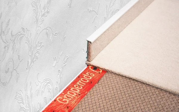 Плинтус для ковролина Korner Listwa 100 Белый 2,5м (50мм) в Омске