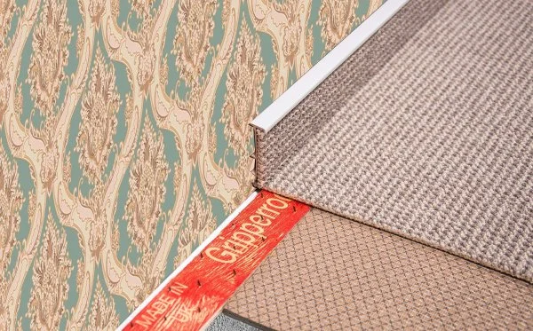 Плинтус для ковролина Korner Listwa 106 Светло-серый 2,5м (50мм) в Омске