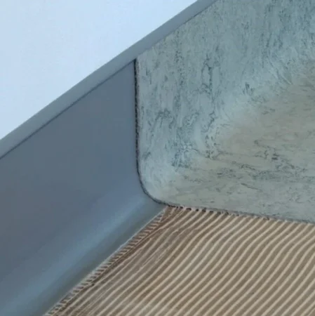 Коннелюрный односоставной плинтус Bonkeel Prof Серый (95х2700мм) в Омске