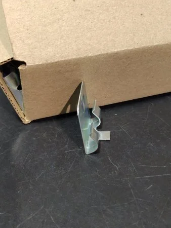 Клипсы к плинтусу MDF Bonkeel (50шт) в Омске