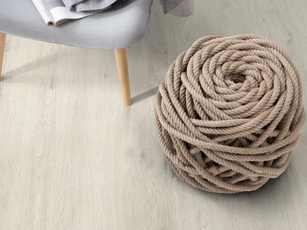 Ламинат Egger PRO 8/33 4V Дуб Кортина белый EPL034 в Омске