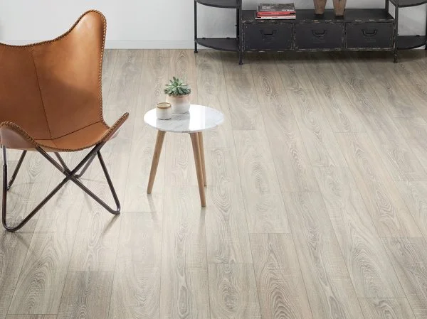 Ламинат Egger PRO 8/33 4V Дуб Бардолино серый EPL036 в Омске