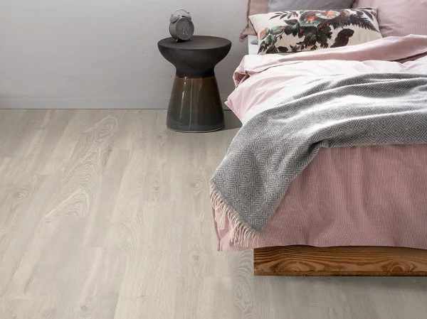 Ламинат Egger PRO 8/33 Дуб Кортон белый EPL051 в Омске