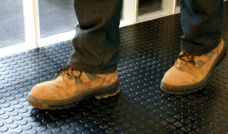 Противоскользящее резиновое покрытие Пятачки (1,2х10м) в Омске